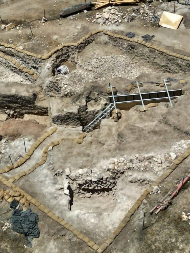 3,800-Year-Old Canaanite Arch & Stairway Discovered in Israel